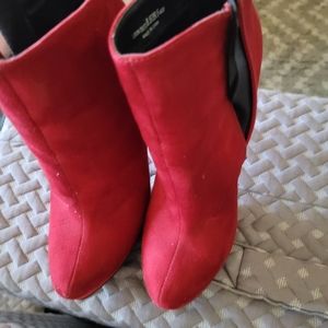 🚫🚫DONATED🚫🚫Red CL heeled boots